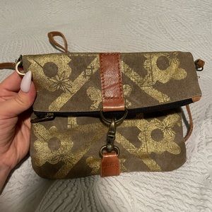 Unique crossbody